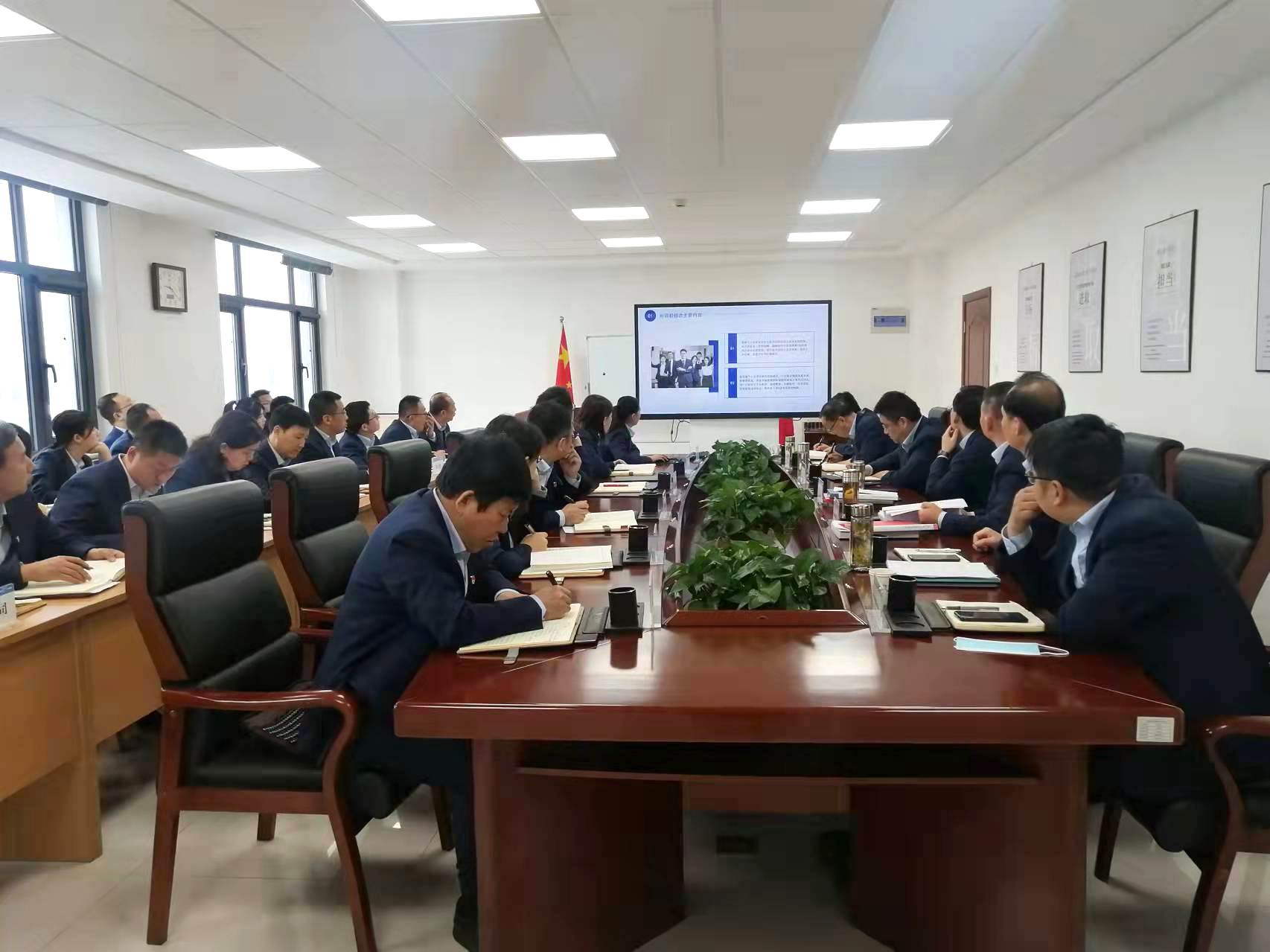 星空体育-星空·体育（中国）官方网站 - 登录入口
召开党委理论学习中心组集体学习会议(图2)